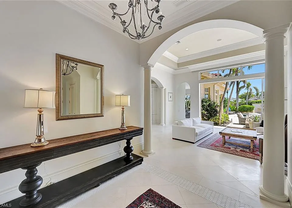 2052 Isla Vista Ln