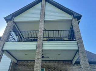 121 Horizon Cir, Azle, TX 76020