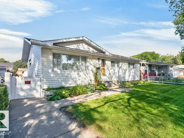 11042 152nd St NW, Edmonton, AB T5P 1Z8