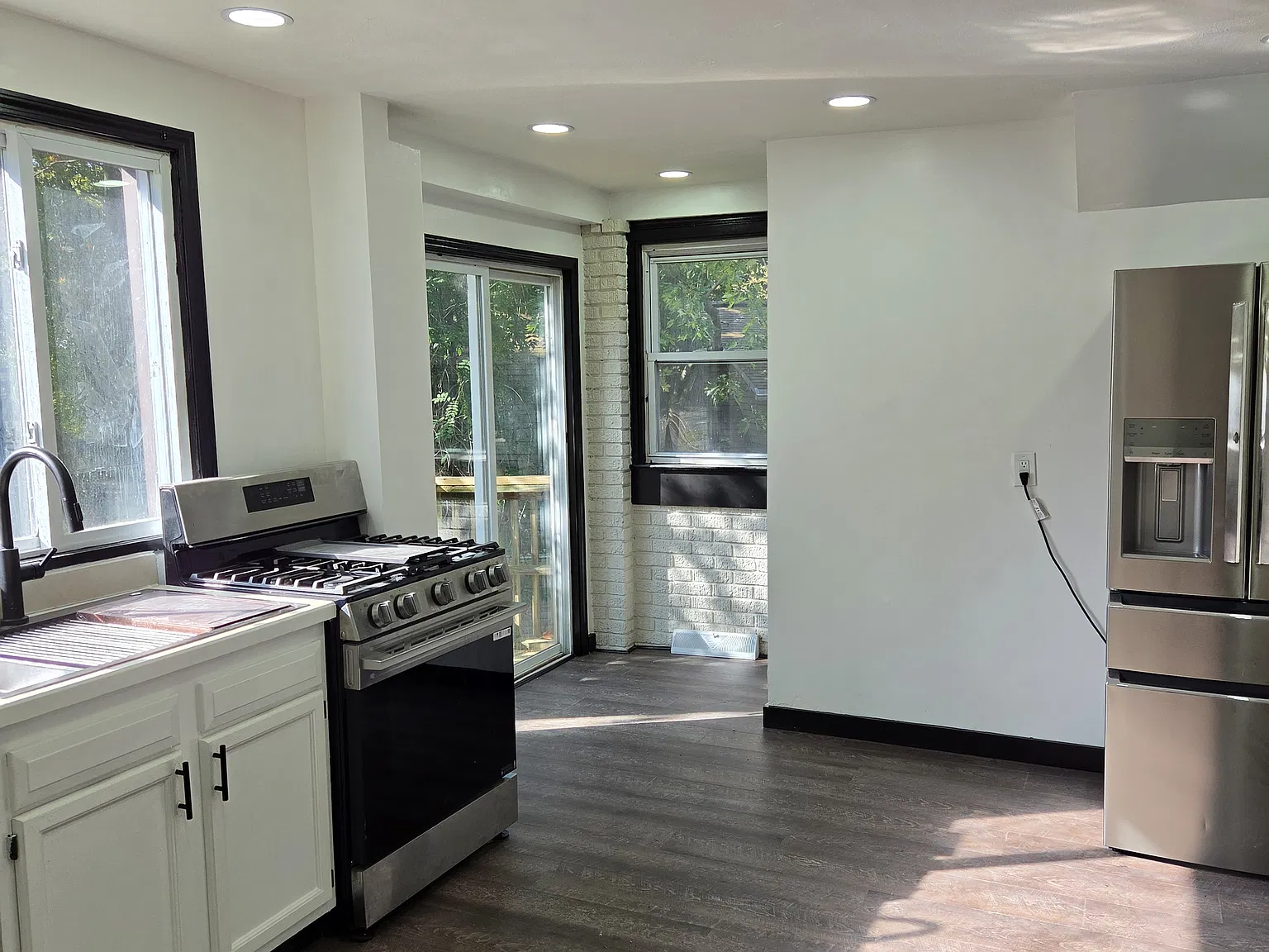 3 bed, 1285 sqft, $1,425 — Photo 2