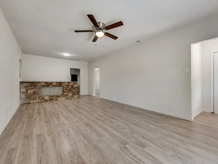 2704 Rosen Ave — Photo 2