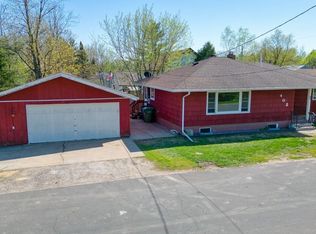 402 E 44th St, Hibbing, MN 55746