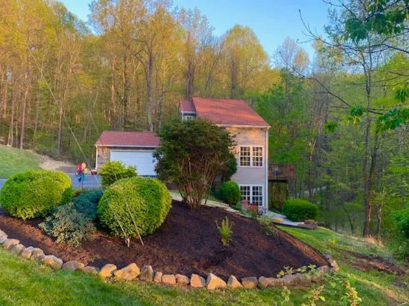 6981 Crowell Gap Rd, Roanoke, VA 24014