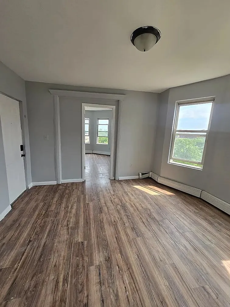 3 bed, $1,799 — Photo 2