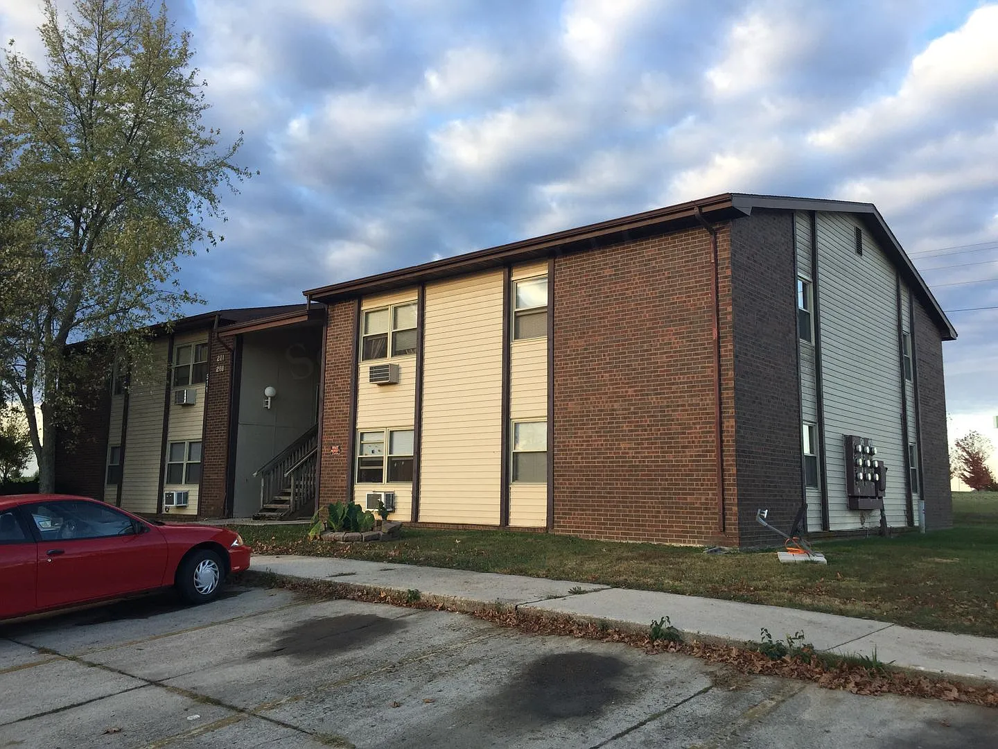 Marshfield Apartments — Photo 1
