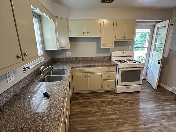 2nd image of 609 Garfield Ave