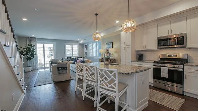 2 bed, 1680 sqft, $2,500 — Photo 3