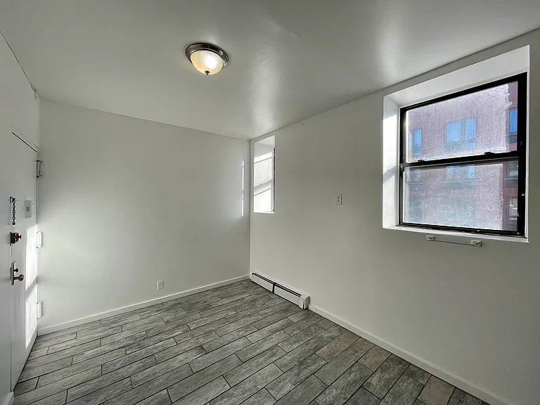 301 E 110th St #4D — Photo 2