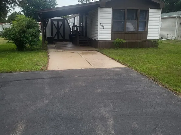 3325 Pierce Ave Trailer 202, Marinette, WI 54143