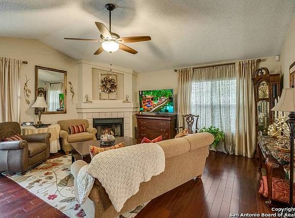 4th image of 11038 Almond Park