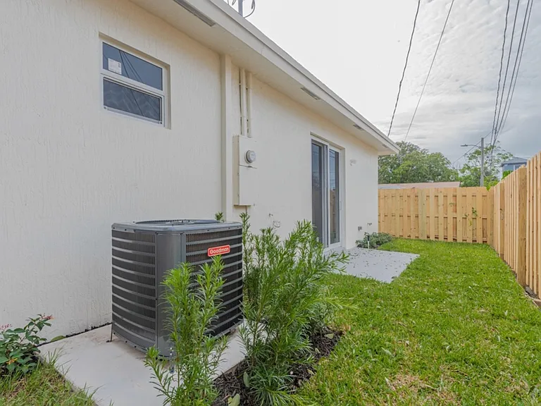 626 Latona Ave — Photo 25
