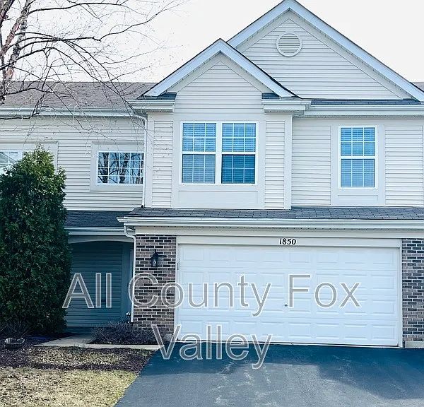 1850 Waverly Way — Photo 2