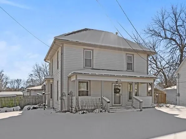 834 E 8th St, Tonganoxie, KS 66086