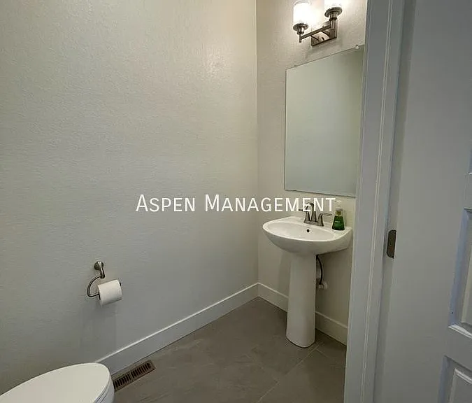 2215 Village Green Way — Photo 9