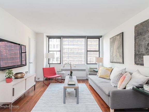 2nd image of 200 W 79th St APT 8D