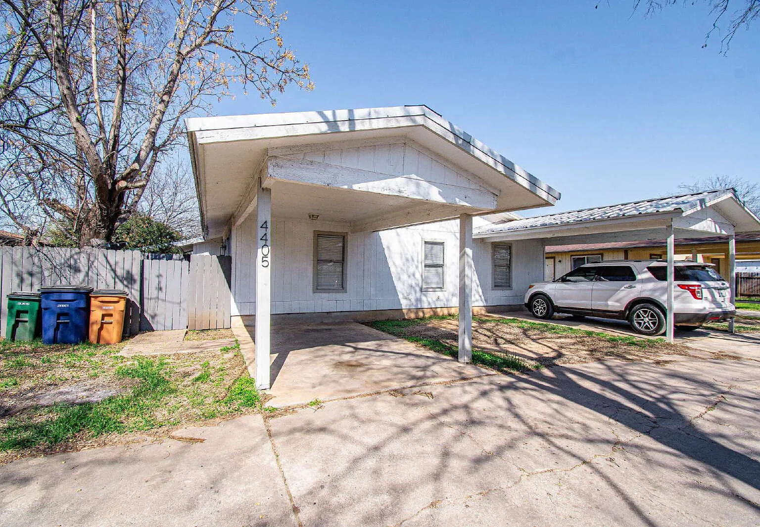 3 bed, 1.0 bath, 900 sqft, $1,350 — Photo 1