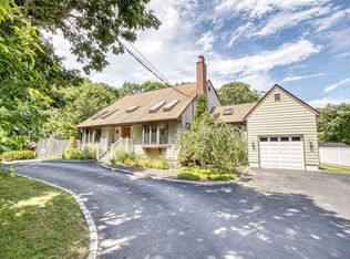453 Moriches Middle Island Rd, Manorville, NY 11949