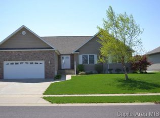 29 Applebee Farms Dr, Jacksonville, IL 62650