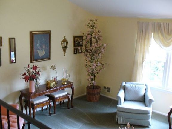 Large living room - perfect for entertaining