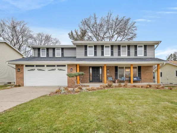 9519 Sunset Ter, Clive, IA 50325