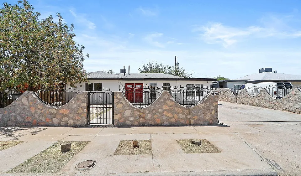 4924 Pikes Peak Dr