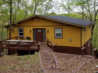 104 Lower Chipmunk Ct, Bushkill, PA 18324