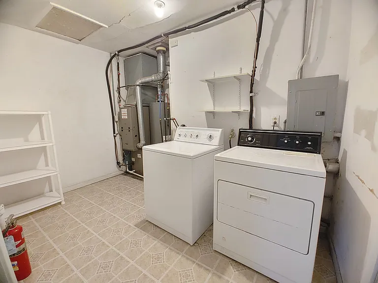 814 E Emerson St — Photo 7