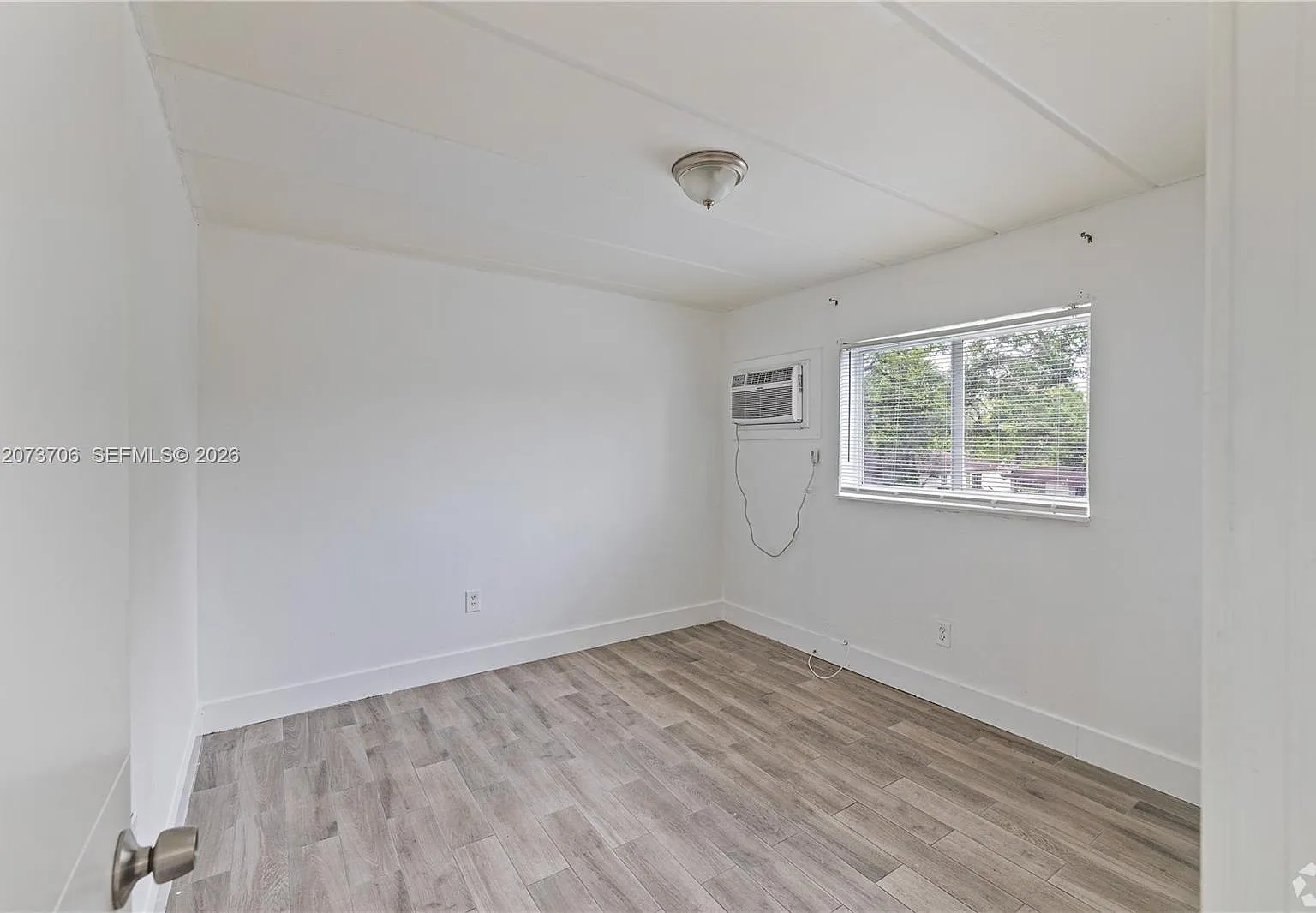 Homecrest Amd Pl — Photo 2