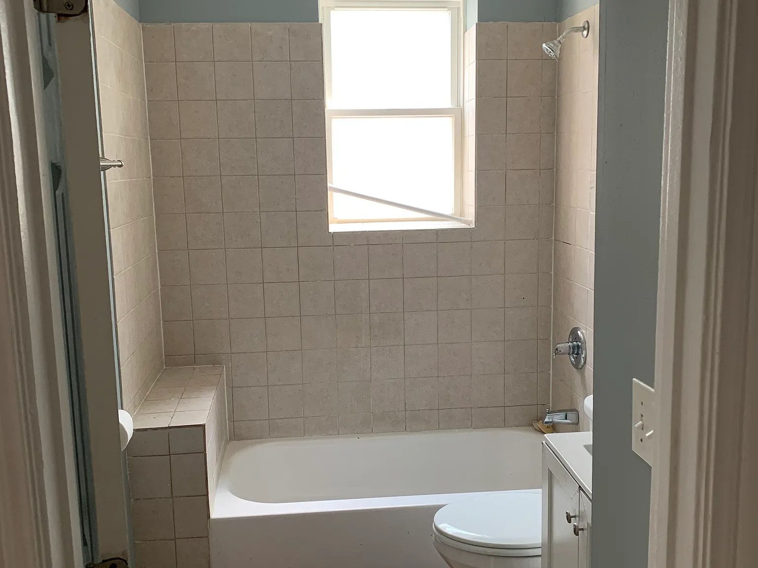 3 bed, 1050 sqft, $1,650 — Photo 3