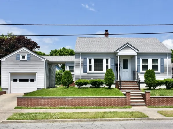 1053 Dewey St, New Bedford, MA 02745