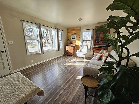 5th image of 445 Mary Ave