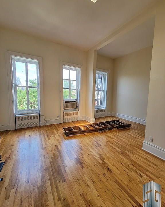 1st image of 215 Saint James Pl APT 4A