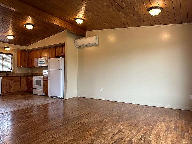 1406 O Ave — Photo 8