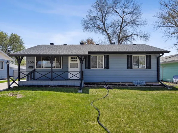 105 9th Ave E, West Fargo, ND 58078