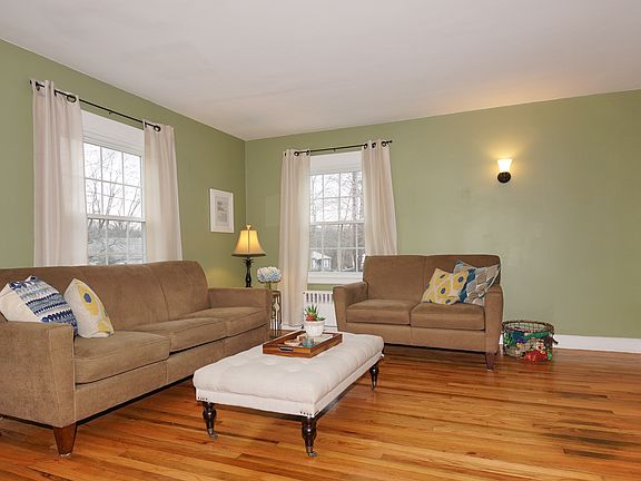 4th image of 2 Elmwood Dr