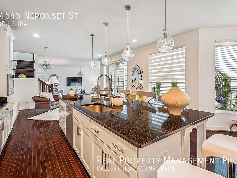 44545 Neponset St — Photo 5