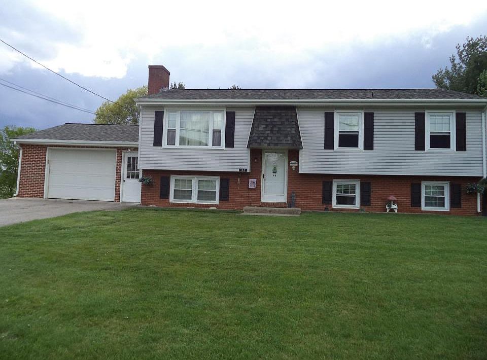 1st image of 33 Lois Ln