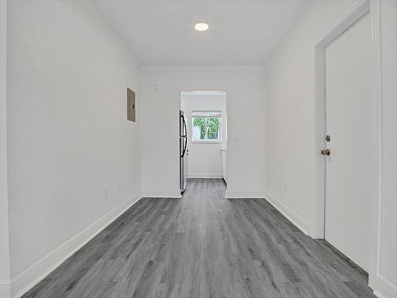 3rd image of 7315 Carlyle Ave APT 16