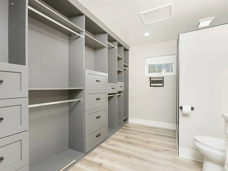 518 E Barkley Ave — Photo 11