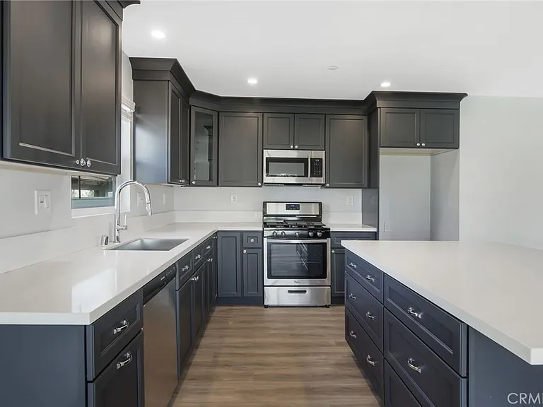 15242 Eastwood Ave — Photo 2