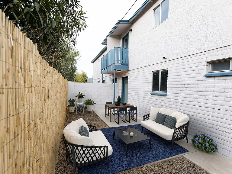 85 W Willetta St — Photo 1