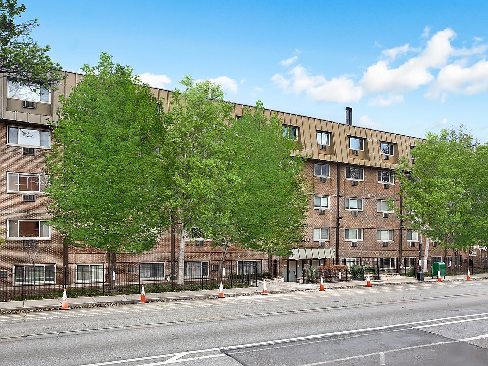 1st image of 900 W Fullerton Ave APT 3J
