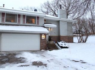 725 Evergreen Ct, Burnsville, MN 55337