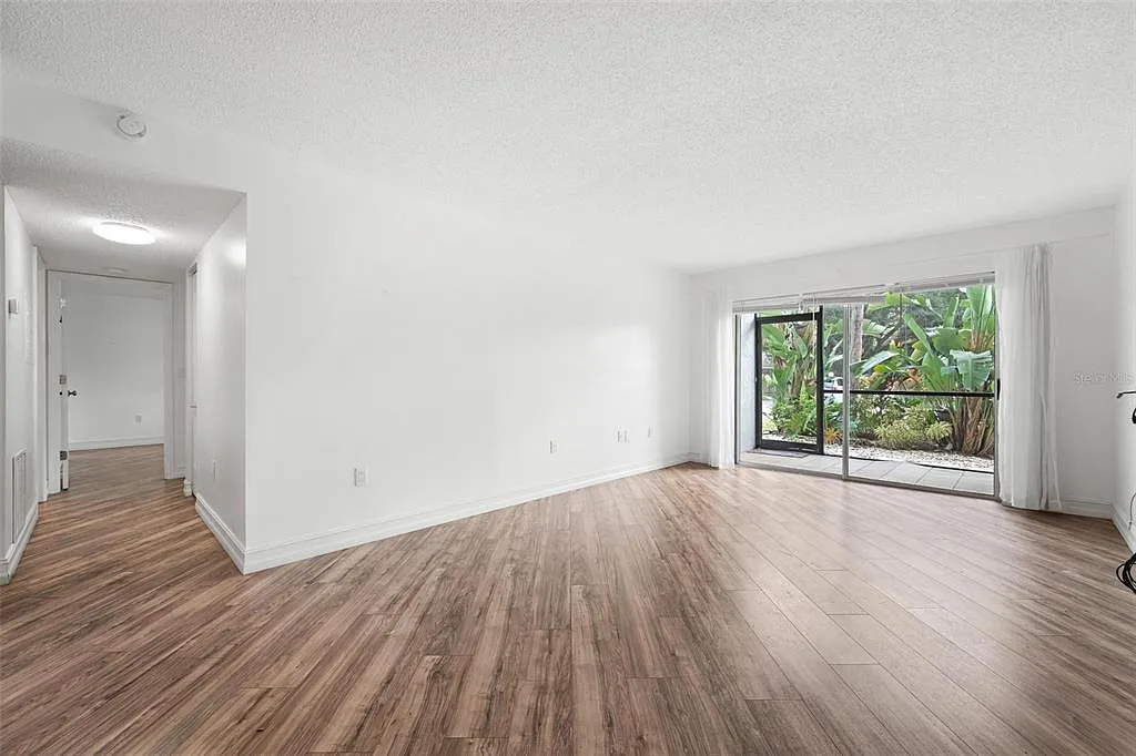 2 bed, 2.0 bath, 964 sqft, $1,500 — Photo 3