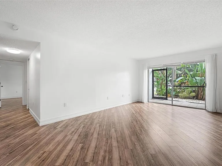 3223 Beneva Rd #101 — Photo 3
