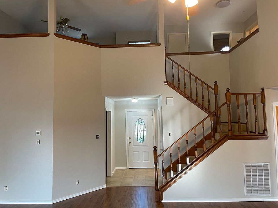 2nd image of 3401 Winter Oak Dr
