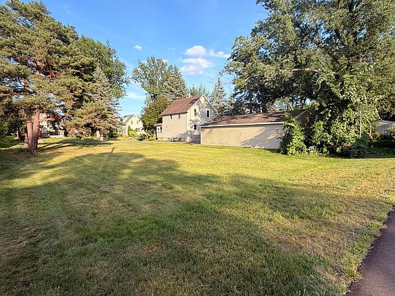 4th image of 409 1st Ave N