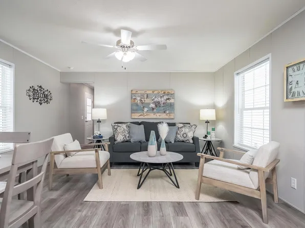 1710 Commonwealth Dr, Mishawaka, IN 46544