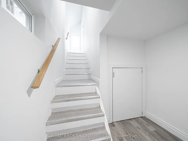 12 Villa Rd #BASEMENT — Photo 19