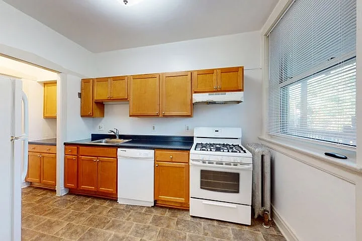 5427 S. Greenwood — Photo 12